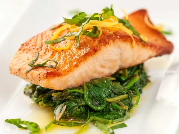 Baked Salmon with Garlic and Spinach